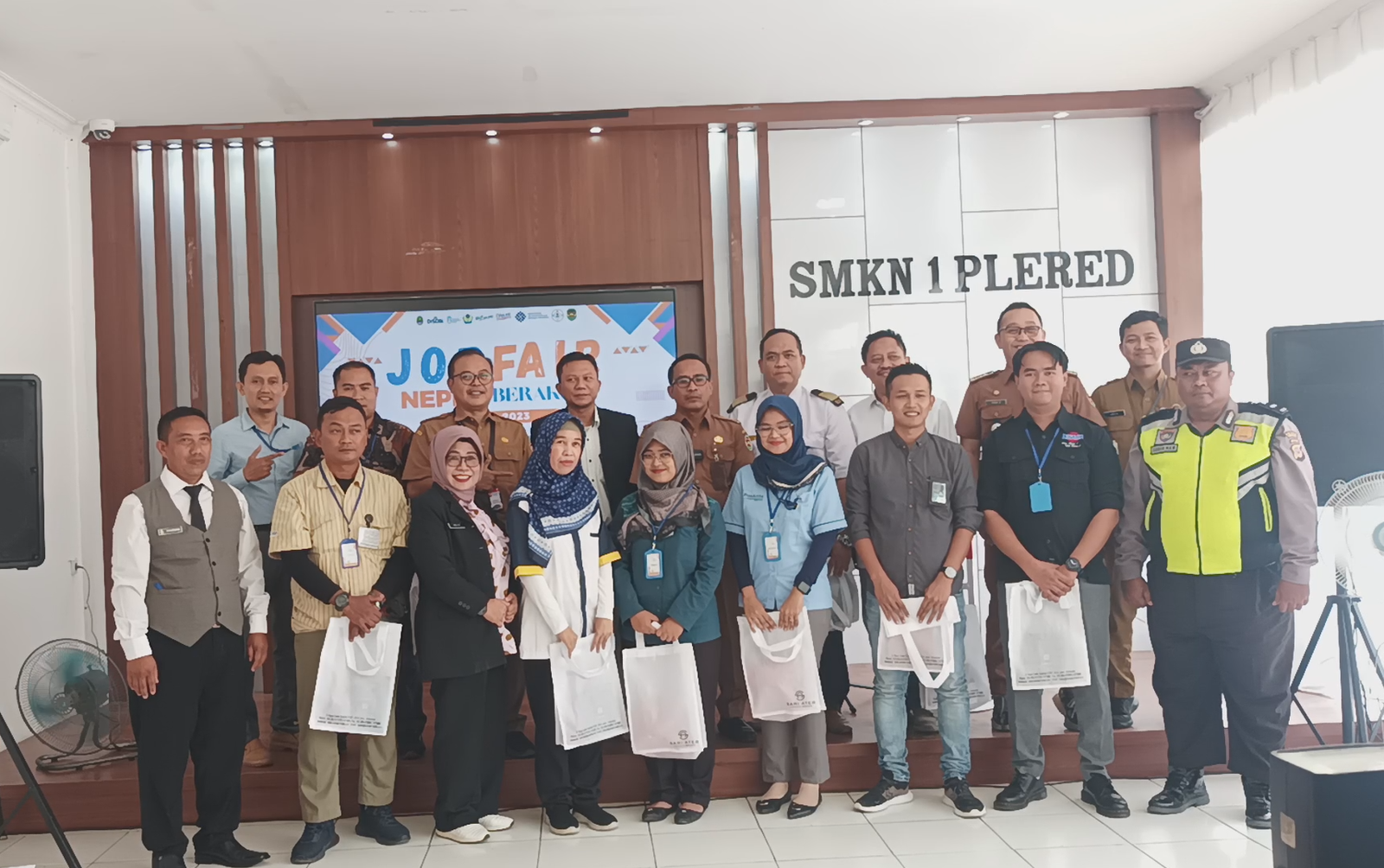 Job Fair SMKN 1 Plered !! Purwanto : Masyarakat Harus Sama-sama Membantu Sekolah Untuk Memberikan Layanan Pendidikan Terbaik