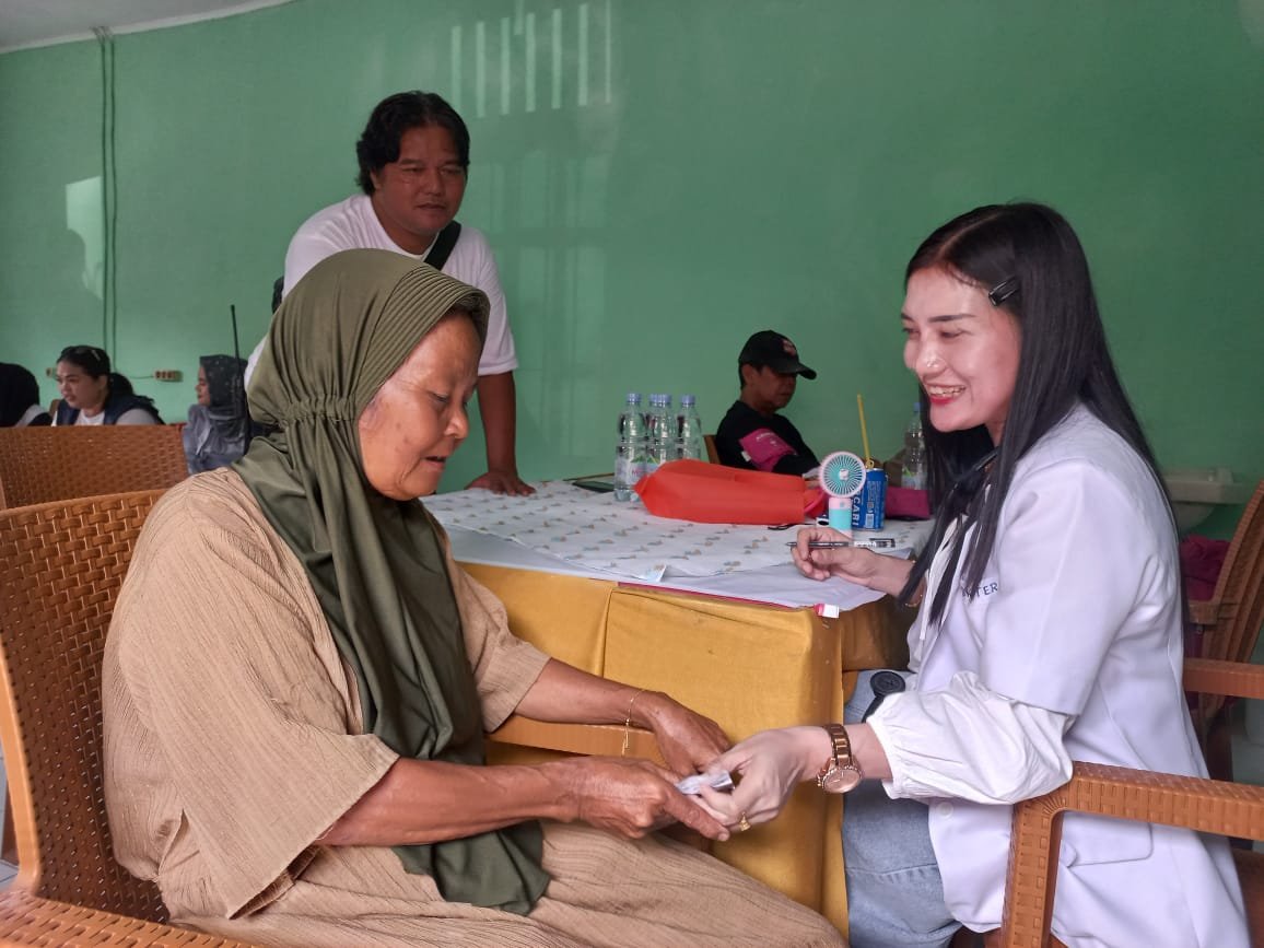 Bukti Nyata Om Zein dan Bang Ijo : Warga Nagri Tengah Bahagia Bisa Pemeriksaan dan Pengobatan Gratis oleh Dokter Cantik