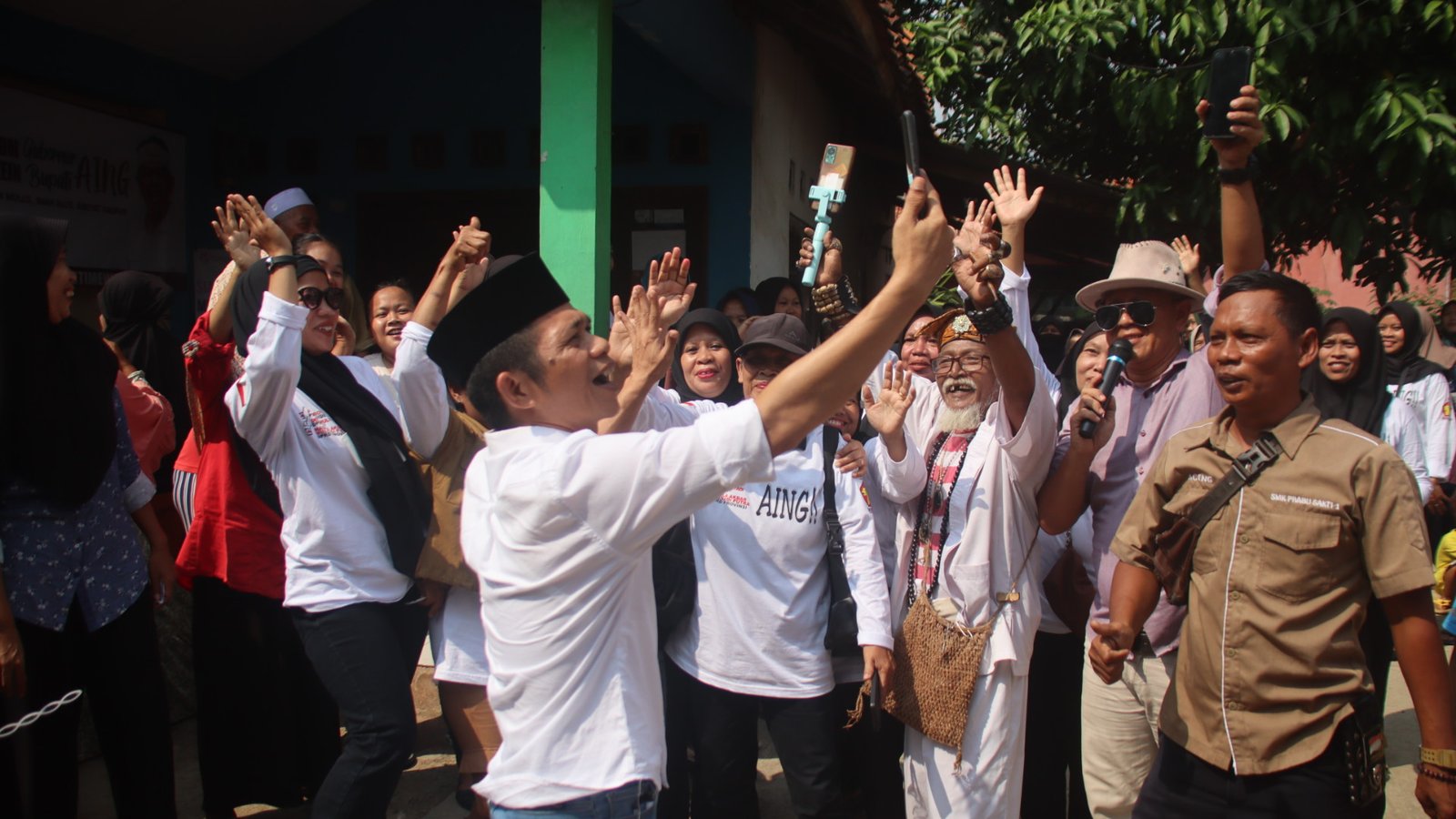 Ratusan Warga Desa Situ dan Sukajadi Ikut Pengobatan Gratis Calon Bupati Purwakarta Om Zein